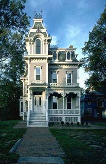 пример отделки трехэтажного загородного дома